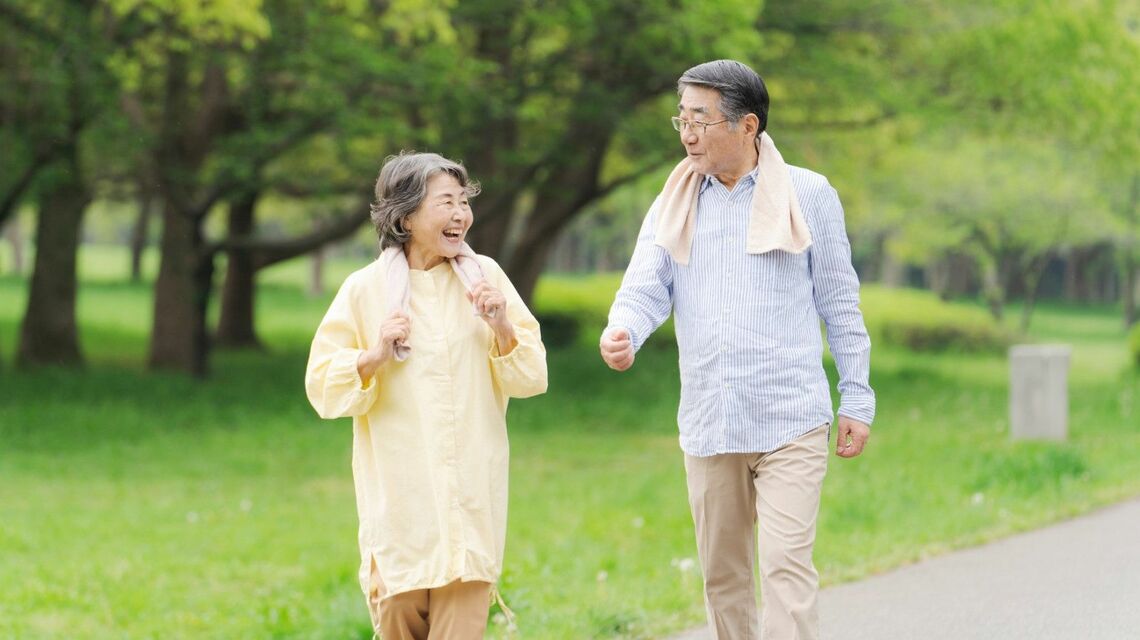 75歳のエッセイスト勢古浩爾さんは、今の日本は「ひとり」を称賛する傾向が強くなりすぎていると語る（写真：shimi／PIXTA）