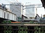 従来の線路（右）の位置から桁を左に5.6m移動した