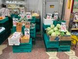 キャベツ38円、小松菜38円などなど、スーパー価格よりかなりリーズナブル（筆者撮影）