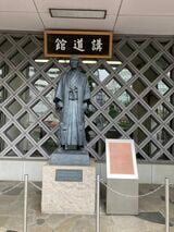 講道館前にあった「柔道の父」嘉納治五郎氏の像（筆者撮影）