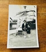 幼いころのきんのさんと母。「母との時間は私が大人になってから、より濃くなりました」（画像提供／本人）