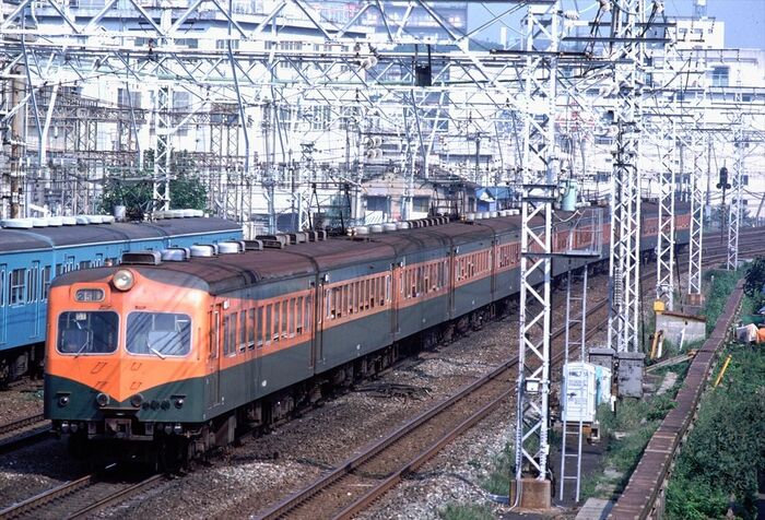 1950年に登場し、中長距離電車のさきがけとなった
