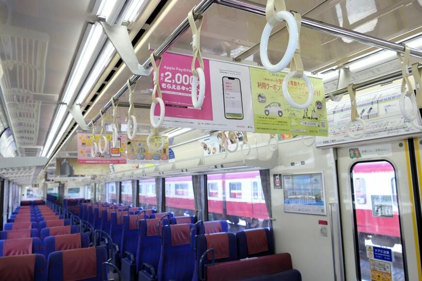 京急2100形の車内