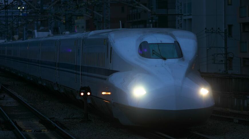 1月2日に起きた羽田空港の事故により近隣の空港に着陸した乗客たちを東海道新幹線をはじめとした交通機関が緊急輸送した（写真：H.Yamaguchi / PIXTA）