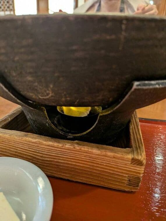 鍋の下の固形燃料