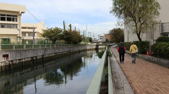 千葉県船橋市を流れる海老川の下流域
