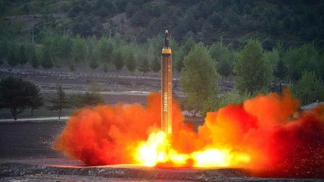 北朝鮮､｢弾道ミサイル日本列島超え｣の意図