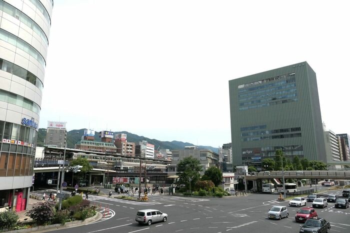 三宮交差点とJR三ノ宮新駅ビルの建設予定地