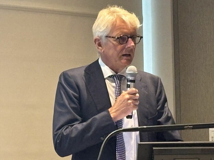 事業説明をするTomTomのハロルド・ゴダインCEO（筆者撮影）