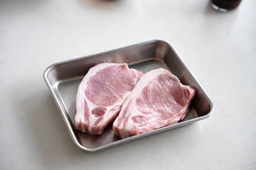 ロース肉は赤身部分に脂肪が細かく入っているものがおすすめです