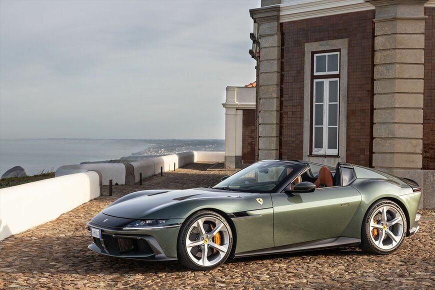 フェラーリの新型車「12チリンドリ・スパイダー」（写真：Ferrari SpA）