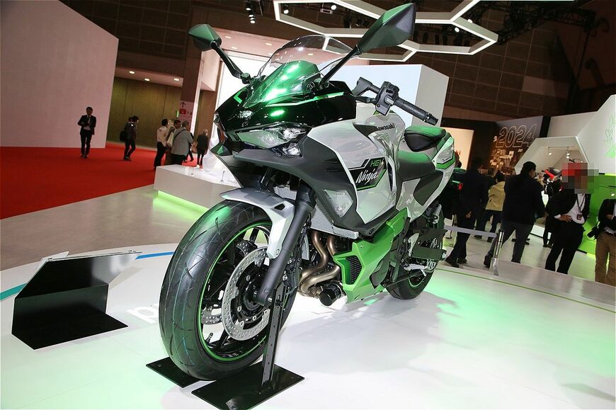 カワサキモータース「ニンジャ7ハイブリッド」（筆者撮影）