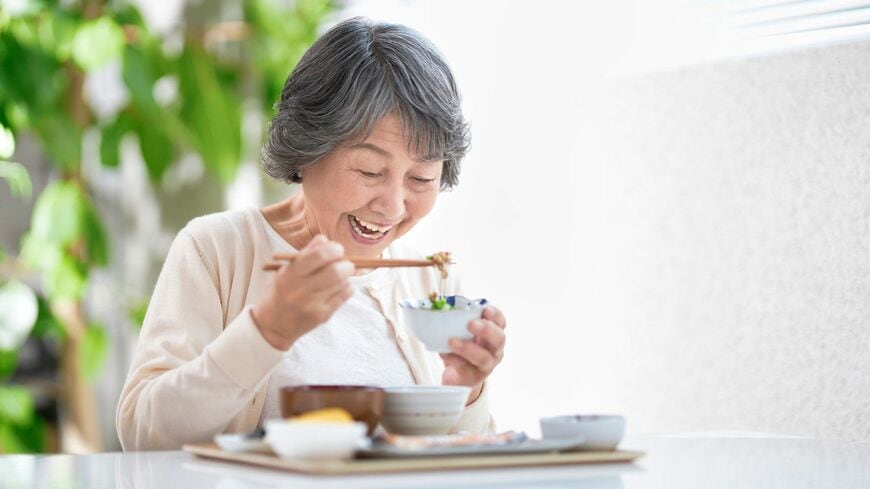 腸内環境をよくすることは、脂肪肝の改善に大いに関わります（写真：elise／PIXTA）