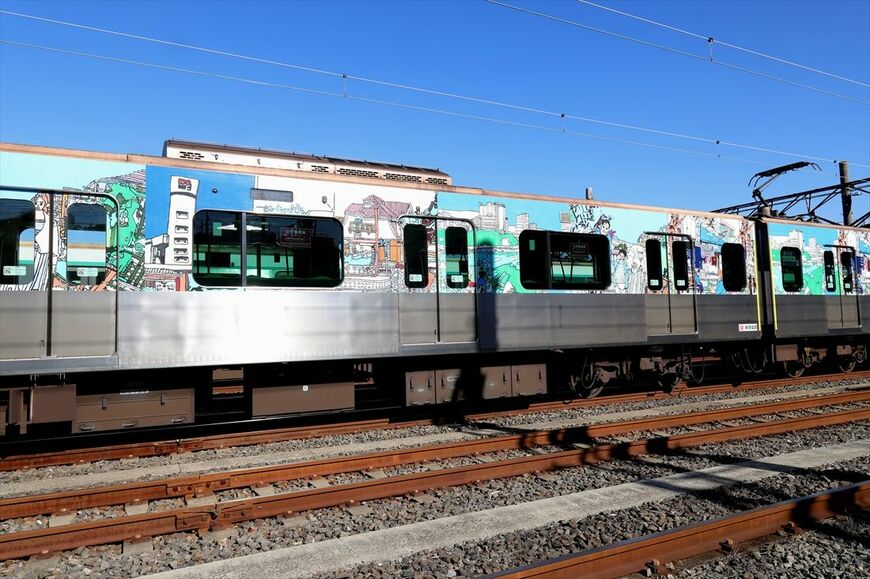 渋谷の「SHIBUYA109」や田園調布の旧駅舎をはじめとする東急沿線の風景などを描いている（撮影：尾形文繁）