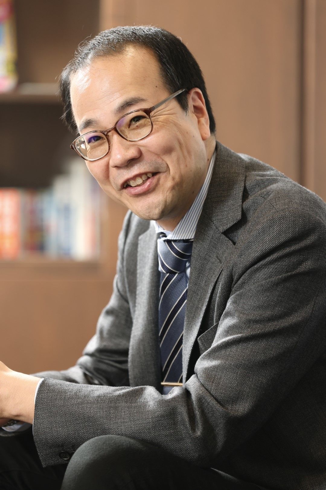 井手英策（いで・えいさく）／専門は財政社会学、博士（経済学）。1972年生まれ。東京大学大学院経済学研究科博士課程単位取得退学。日本銀行金融研究所、東北学院大学、横浜国立大学を経て、現職。総務省、全国知事会、全国市長会、日本医師会、連合総研等の各種委員なども歴任（写真：尾形文繁）