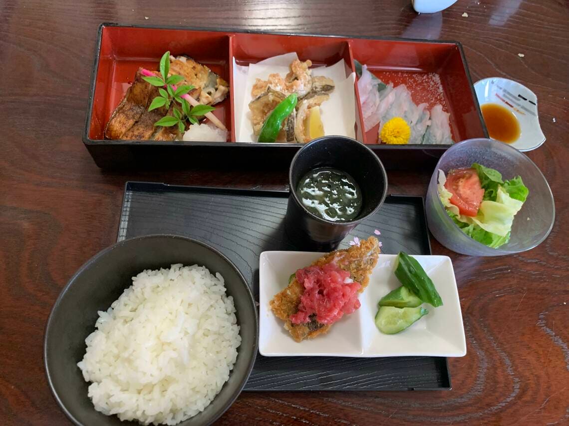 「うつぼ満腹膳」（写真：筆者撮影）