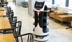 会話も可能なネコ型給仕ロボット