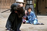 「海老反り」をする福本