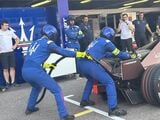 2025年より導入されたピット・ブーストの練習をするマセラティチーム（筆者撮影）