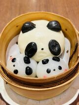 上野で食べたパンダあんぱん（筆者撮影）