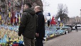 2024年12月2日、ウクライナのキーウで、ドイツのオラフ・ショルツ首相とウクライナのヴォロディミル・ゼレンスキー大統領（左）が、戦死したウクライナ兵の追悼式に参列した。（写真・Yan Dobronosov／Global Images Ukraine via Getty Images）