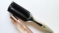 3万8500円のReFaヘアアイロンに見る｢美容家電の新戦略｣ 40〜60代にも広がる"とかすだけ"の新市場､売り切りから脱却へ