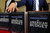 米予算教書､｢インフラ投資｣に2000億ドル　 国防費拡大やメキシコ国境の｢壁｣建設費も