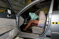 エアバッグよお前もか！原料不足で供給に不安 発端は米国の寒波､供給不足解消に数年かかる