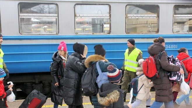 ウクライナ危機､鉄道が支える｢避難と物資輸送｣