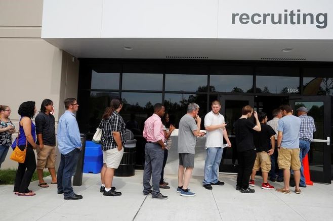 米8月雇用者数は前月比15.6万人増に鈍化