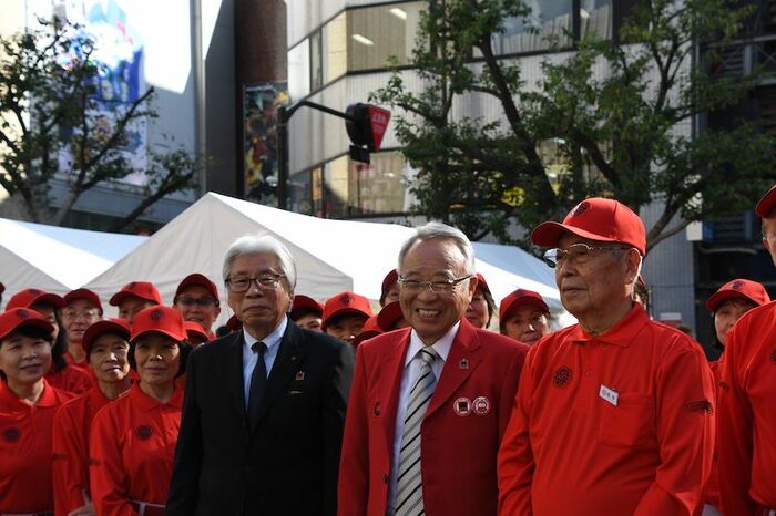 水戸岡氏らとともに、としまシルバースターズの姿も