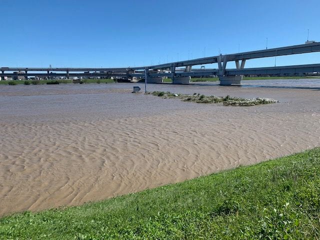 河川敷のグラウンドや遊歩道はほぼ水没
