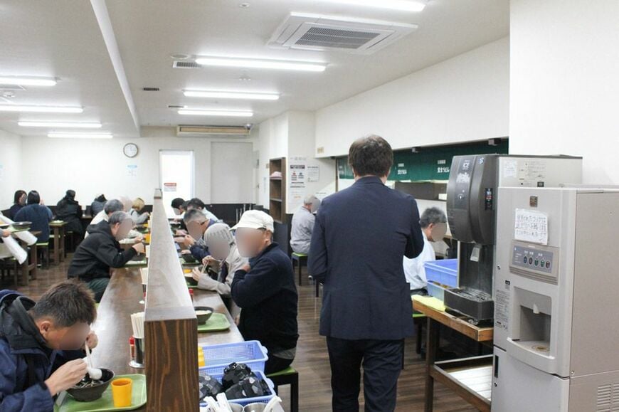 JR宮崎駅前店はカウンター席が多め（写真：筆者撮影）