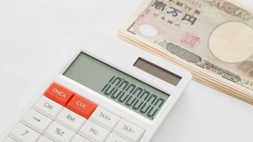 特に子育てにおいて公的支援か自助努力かのボーダーラインとなる「年収1000万円の壁」とは？（写真：freeangle／PIXTA）この記事の画像を見る(◯枚)