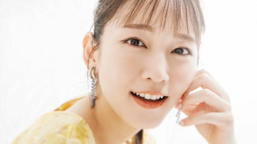 本格的な女優業を開始してから10年、初主演舞台パルコ・プロデュース2022『スルメが丘は花の匂い』の上演が決まった吉岡里帆さん。仕事に対する思いと、これからの人生について伺いました（写真：トヨダリョウ）