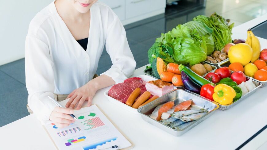 人間の食欲は必要な栄養素に対応している（写真：metamorworks／PIXTA）