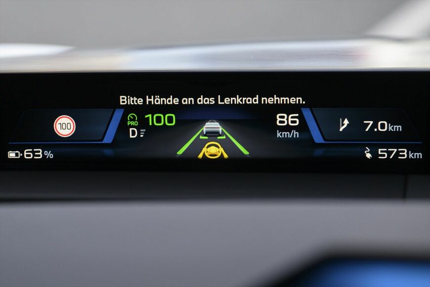 BMW iX3（写真：BMW）