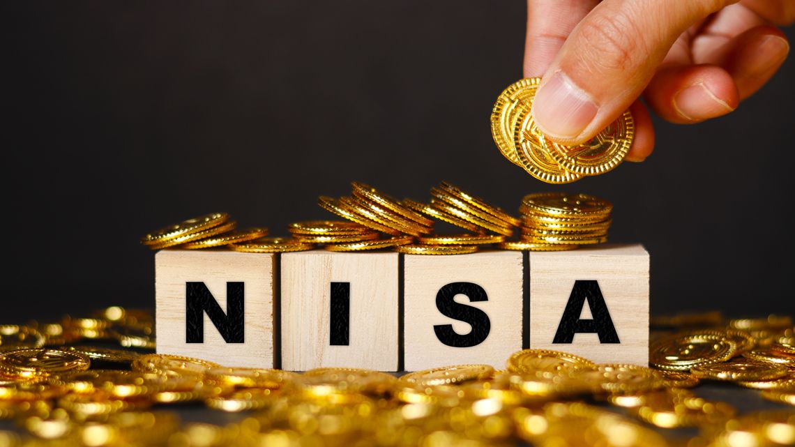 NISAと印字されたブロックと金貨