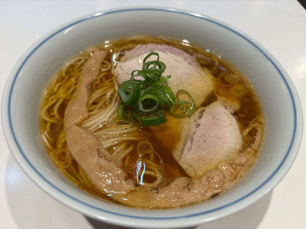 ラー博で提供される水鶏系醤油ラーメン「地鶏醤油」（筆者撮影）