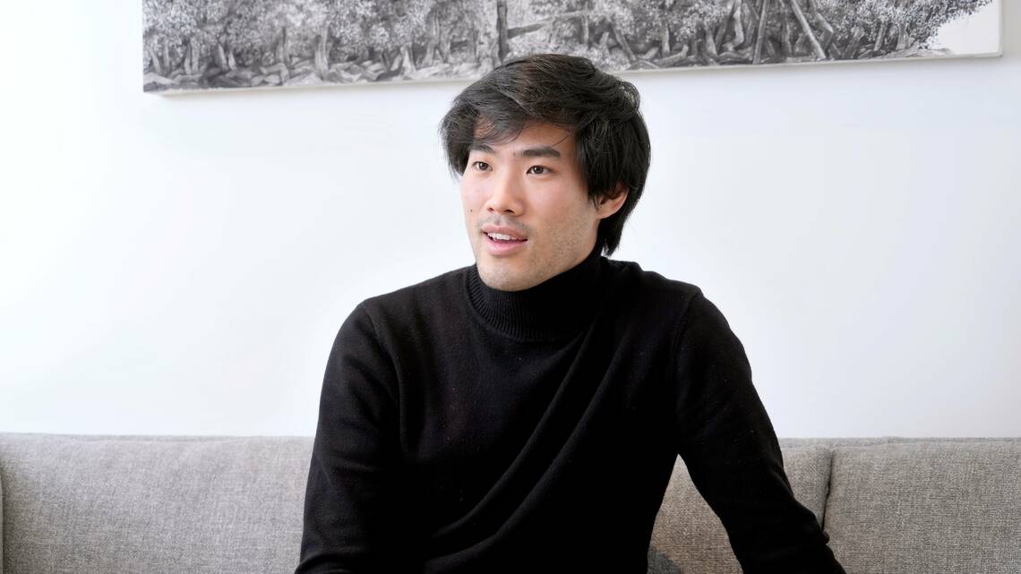ショパンコンクールに出場した日本のピアニストの多様性に注目したという（撮影：梅谷秀司）