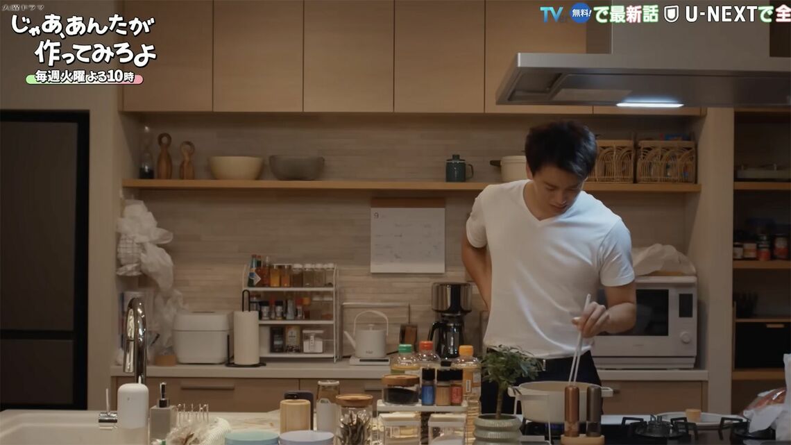 料理をする勝男