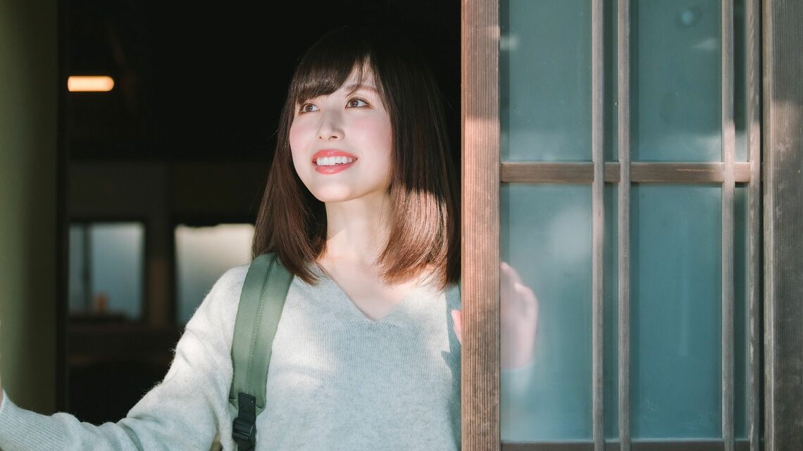 築古や駅遠でも大丈夫。民泊物件を選ぶときの条件は、自分が住む部屋を探すときとは違うのだといいます。（写真：NORi／PIXTA）