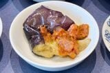 「18品の朝ごはん」揚げ茄子大豆そぼろ。茄子を揚げることでコクが出て、あっさりした大豆そぼろとの相性ヨシ（筆者撮影）