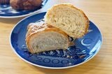 カフェカルディーノのクロワッサンの断面。ふわふわの生地がぎっしりと詰まっている（筆者撮影）