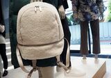 モコモコのボアリュックがかわいすぎたエディターの一目ぼれアイテム。フリースバックパック13,800円（税込）（写真：Domani編集部）