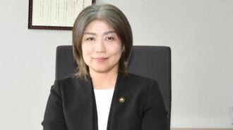 "学歴詐称"市長｢会見でのピンク服｣に抱く違和感