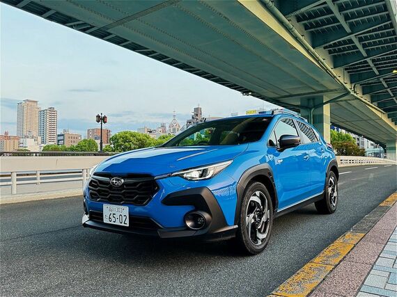 2022年に日本導入され、2024年にストロングハイブリッド搭載モデルを発売。さらに2025年7月に一部改良モデルを発売したスバル「クロストレック」