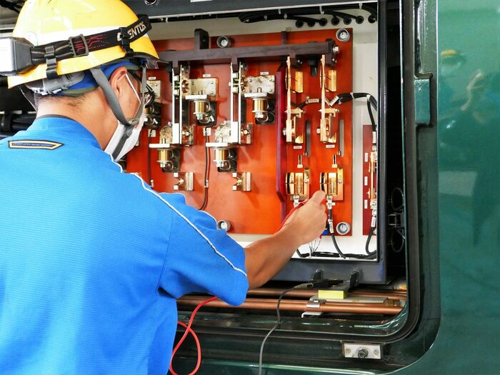 絶縁抵抗スイッチ整備作業