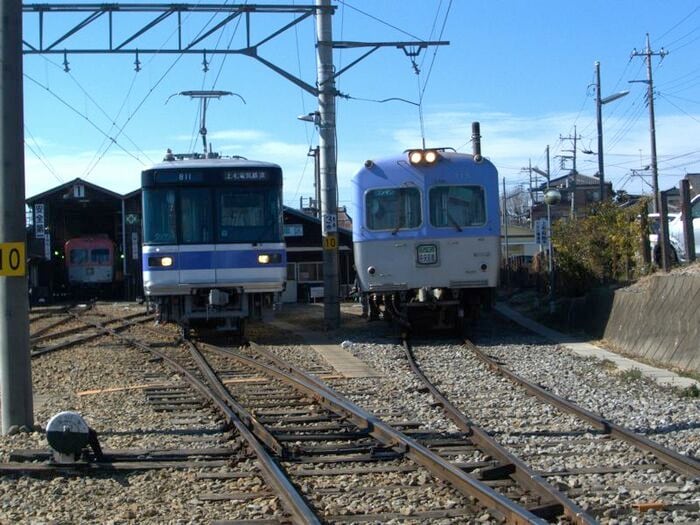 800形と700形の新旧並び