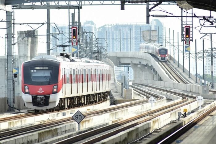チャトゥチャック駅からバンスー中央側を望む。内側2線が
